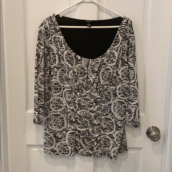 Plus size top with ruching - Picture 1 of 5